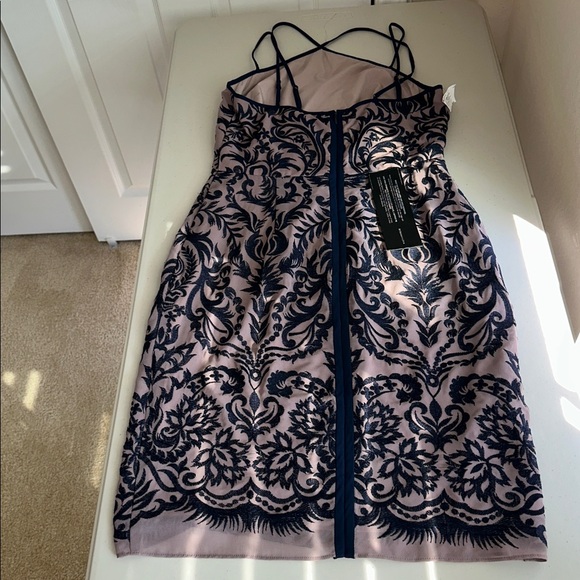 New with tag on BCBGMaxAzria Lilac Mauve Patterned Dress. - Picture 7 of 16